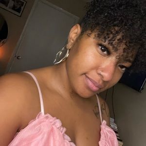 Meet your Posher, Desiree